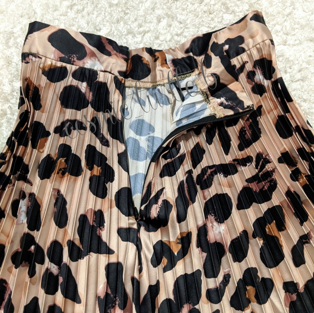 New Pleated Flowing Leopard Print Midi skirt - Picture 6 of 8